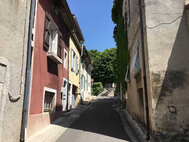 rue-point-du-jour a cinq minutes des gites à montélimar