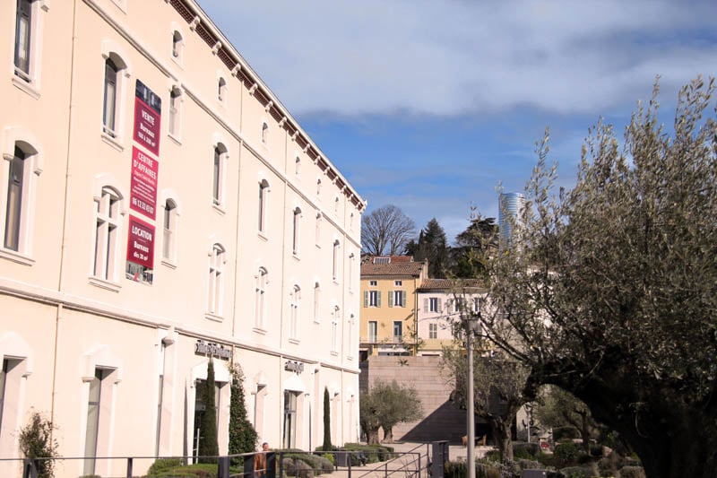 ancienne caserne saint martin montelimar